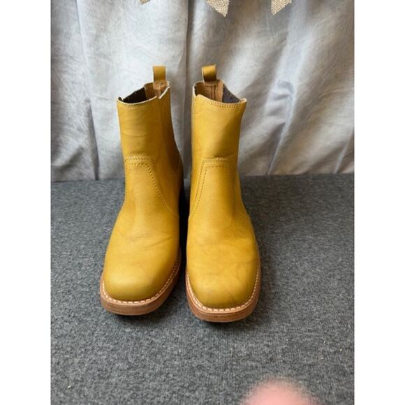 Frye Banana Campus Chelsea Ankle Boot Light Sand Distressed Leather 9.5 B - Picture 4 of 10